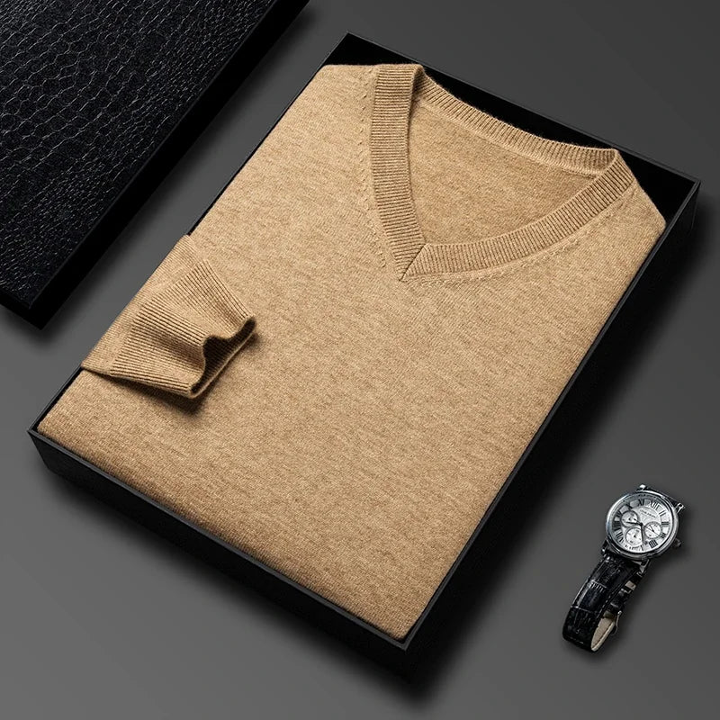 Men's V-Neck Sweater in Fine Knit, Long Sleeve | Savoni - Camel